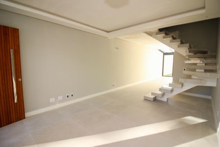 Casa de condomínio à venda com 167m², 3 quartos e 2 vagas Casa de condomínio à venda com 167m², 3 quartos e 2 vagasSala