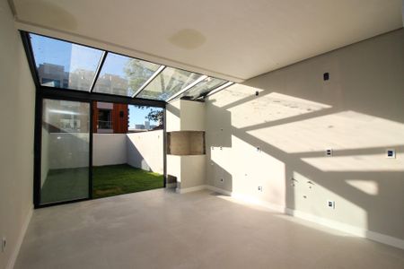 Casa de condomínio à venda com 167m², 3 quartos e 2 vagas Casa de condomínio à venda com 167m², 3 quartos e 2 vagasCozinha e Área de Serviço