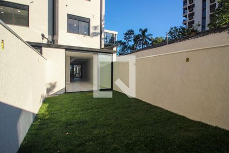 Casa de condomínio à venda com 167m², 4 quartos e 2 vagasQuintal