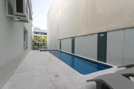 Apartamento à venda com 94m², 3 quartos e 2 vagas Apartamento à venda com 94m², 3 quartos e 2 vagasÁrea comum - Piscina