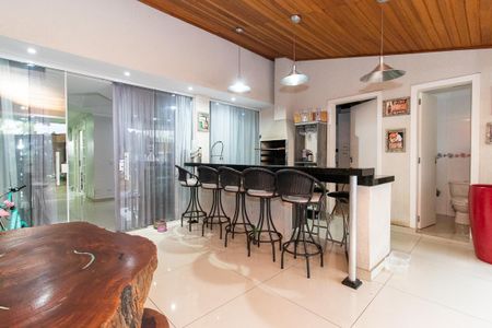 Casa para alugar com 295m², 3 quartos e 3 vagas Casa para alugar com 295m², 3 quartos e 3 vagasÁrea comum - Churrasqueira