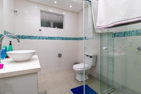 Casa para alugar com 295m², 3 quartos e 3 vagas Casa para alugar com 295m², 3 quartos e 3 vagasBanheiro da Suíte 1