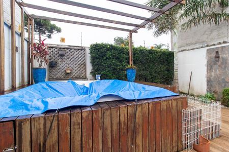 Casa para alugar com 295m², 3 quartos e 3 vagas Casa para alugar com 295m², 3 quartos e 3 vagasÁrea comum - Piscina