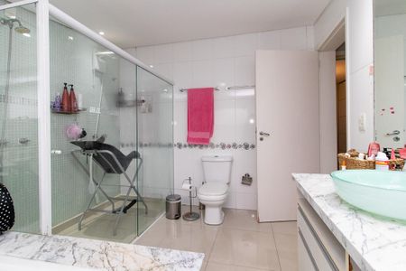 Casa para alugar com 295m², 3 quartos e 3 vagas Casa para alugar com 295m², 3 quartos e 3 vagasBanheiro da Suíte 2