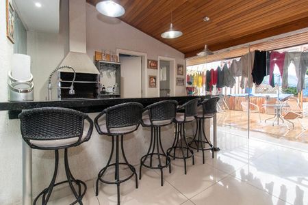 Casa para alugar com 295m², 3 quartos e 3 vagas Casa para alugar com 295m², 3 quartos e 3 vagasÁrea comum - Churrasqueira