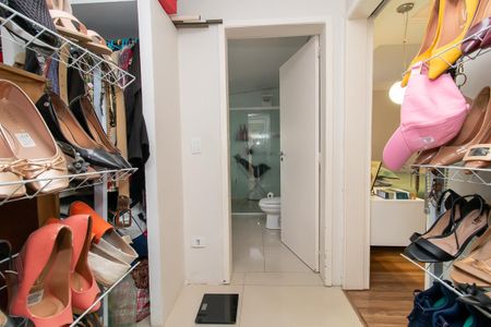 Casa para alugar com 295m², 3 quartos e 3 vagas Casa para alugar com 295m², 3 quartos e 3 vagasCloset da suíte 2