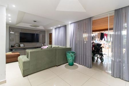 Casa para alugar com 295m², 3 quartos e 3 vagas Casa para alugar com 295m², 3 quartos e 3 vagasSala de TV