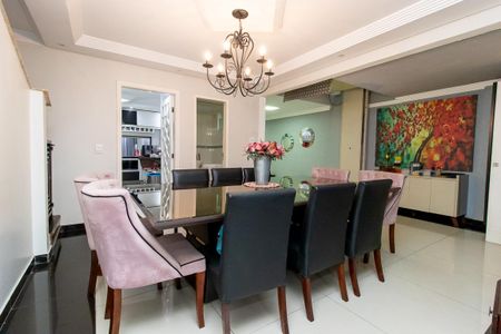 Casa para alugar com 295m², 3 quartos e 3 vagas Casa para alugar com 295m², 3 quartos e 3 vagasSala de Jantar