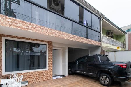 Casa para alugar com 295m², 3 quartos e 3 vagas Casa para alugar com 295m², 3 quartos e 3 vagasFachada