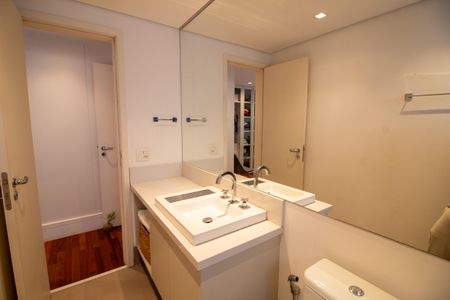 Apartamento à venda com 131m², 2 quartos e 3 vagasBanheiro da Suíte 2