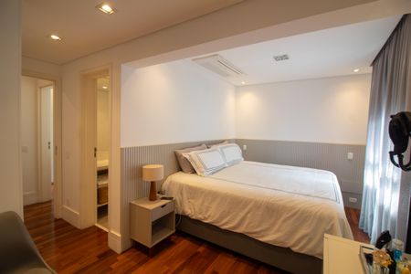 Apartamento à venda com 131m², 2 quartos e 3 vagasSuíte 2