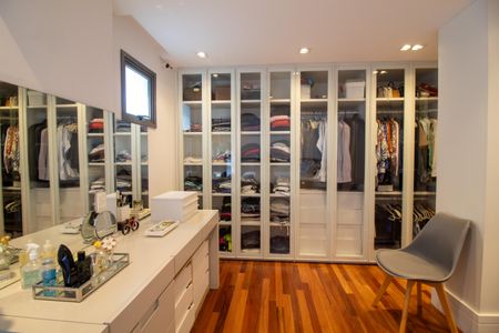 Apartamento à venda com 131m², 2 quartos e 3 vagasCloset da suíte 2