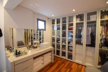 Apartamento à venda com 131m², 2 quartos e 3 vagasCloset da suíte 2