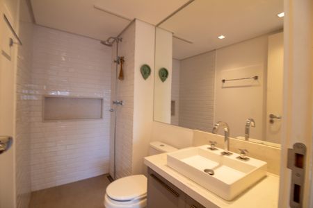 Apartamento à venda com 131m², 2 quartos e 3 vagasBanheiro da Suíte 1