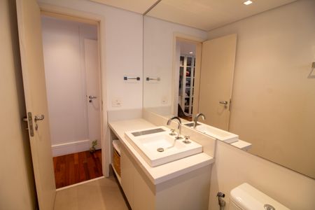 Apartamento à venda com 131m², 2 quartos e 3 vagasBanheiro da Suíte 2