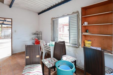 Casa à venda com 275m², 2 quartos e 2 vagasÁrea de serviço