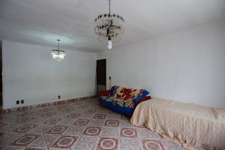 Casa à venda com 275m², 2 quartos e 2 vagasSala