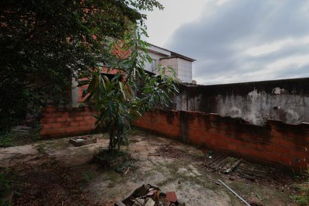 Casa à venda com 275m², 2 quartos e 2 vagasQuintal/Jardim