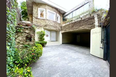 Casa à venda com 400m², 4 quartos e 8 vagas Casa à venda com 400m², 4 quartos e 8 vagasFoto 02