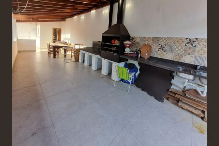 Casa à venda com 180m², 3 quartos e 3 vagas Casa à venda com 180m², 3 quartos e 3 vagasÁrea comum