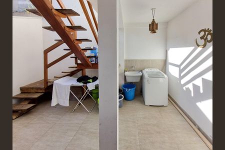 Casa à venda com 180m², 3 quartos e 3 vagas Casa à venda com 180m², 3 quartos e 3 vagasÁrea de Serviço
