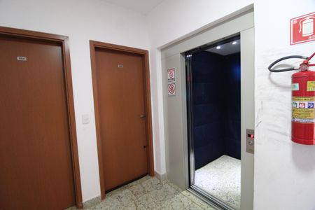 Apartamento para alugar com 45m², 2 quartos e 1 vagaElevador