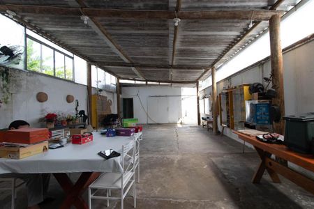 Casa à venda com 200m², 4 quartos e 2 vagasÁrea de Serviço e Quintal