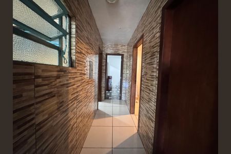 Casa à venda com 300m², 4 quartos e 2 vagas Casa à venda com 300m², 4 quartos e 2 vagasCorredor