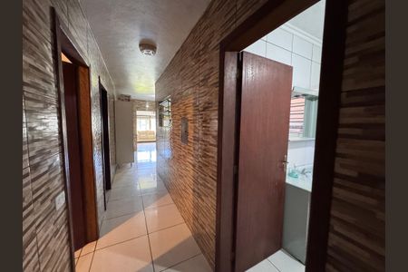 Casa à venda com 300m², 4 quartos e 2 vagas Casa à venda com 300m², 4 quartos e 2 vagasCorredor