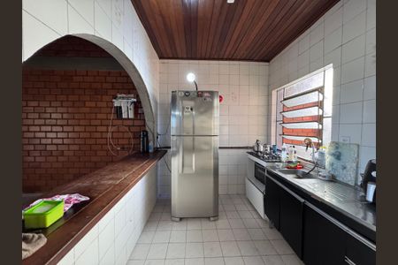 Casa à venda com 300m², 4 quartos e 2 vagas Casa à venda com 300m², 4 quartos e 2 vagasEdícula