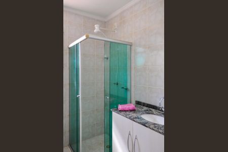 Casa de condomínio à venda com 200m², 2 quartos e 2 vagasBanheiro social