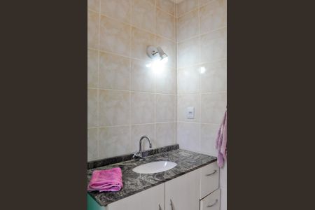 Casa de condomínio à venda com 200m², 2 quartos e 2 vagasBanheiro social