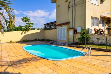 Casa de condomínio à venda com 200m², 2 quartos e 2 vagasÁrea comum - piscina