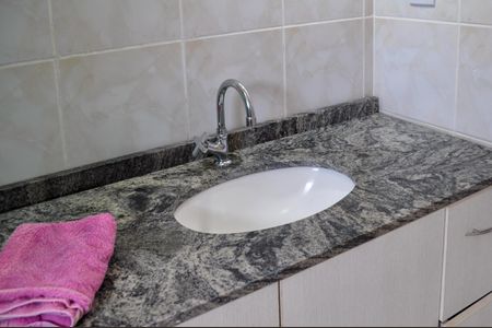 Casa de condomínio à venda com 200m², 2 quartos e 2 vagasBanheiro social