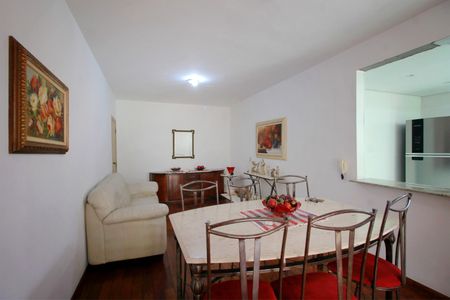 Casa para alugar com 245m², 5 quartos e 6 vagasSala