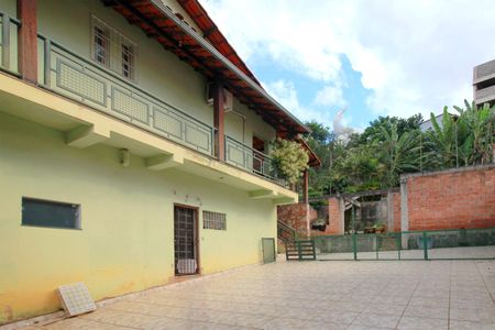 Casa para alugar com 245m², 5 quartos e 6 vagasQuintal