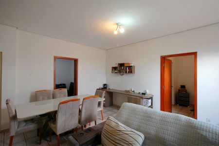 Casa para alugar com 245m², 5 quartos e 6 vagasSala 2