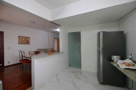 Casa para alugar com 245m², 5 quartos e 6 vagasCozinha