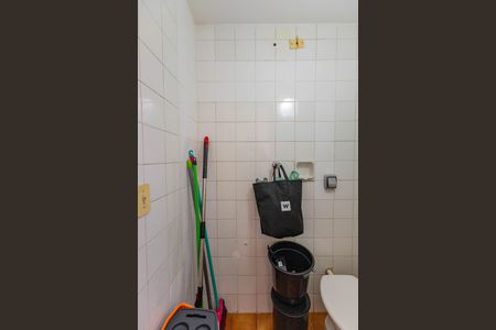 Apartamento à venda com 60m², 2 quartos e 1 vaga Apartamento à venda com 60m², 2 quartos e 1 vagaBanheiro de serviço