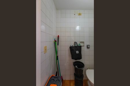 Apartamento à venda com 60m², 2 quartos e 1 vaga Apartamento à venda com 60m², 2 quartos e 1 vagaBanheiro de serviço
