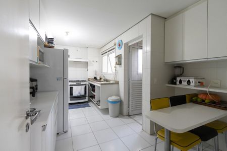 Apartamento à venda com 121m², 4 quartos e 2 vagasCozinha