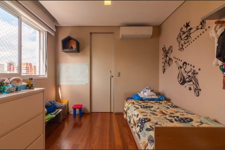 Apartamento à venda com 270m², 4 quartos e 5 vagasSuíte 2