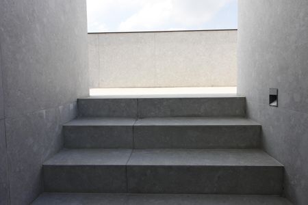 Apartamento à venda com 270m², 4 quartos e 5 vagasEscada de acesso à piscina