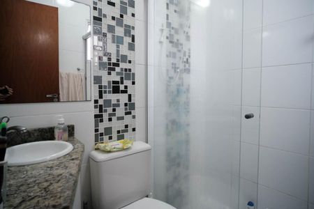 Casa de condomínio à venda com 137m², 3 quartos e 2 vagasBanheiro da Suíte