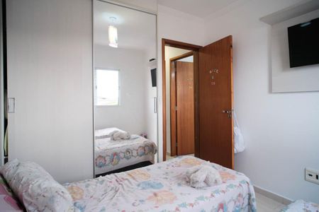 Casa de condomínio à venda com 137m², 3 quartos e 2 vagasQuarto 1