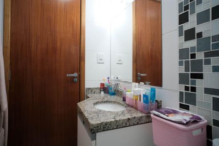 Casa de condomínio à venda com 137m², 3 quartos e 2 vagasBanheiro