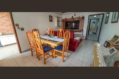 Casa à venda com 150m², 3 quartos e 2 vagasSala