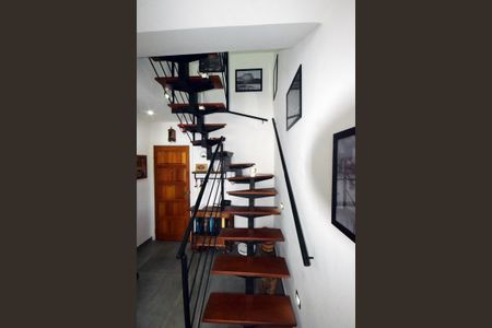 Apartamento à venda com 140m², 2 quartos e 2 vagasEscada Cobertura