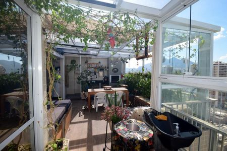 Apartamento à venda com 140m², 2 quartos e 2 vagasCobertura