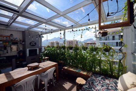 Apartamento à venda com 140m², 2 quartos e 2 vagasCobertura